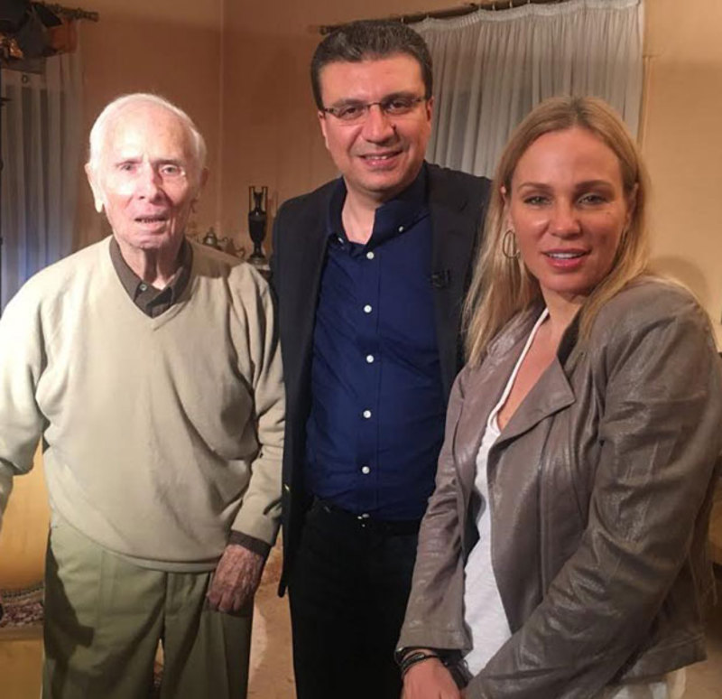 فيديو محمود رضا يكشف لأول مرة تفاصيل طلب عمرو دياب ليد ابنته شيرين رضا وسط ذهولها على الهواء!